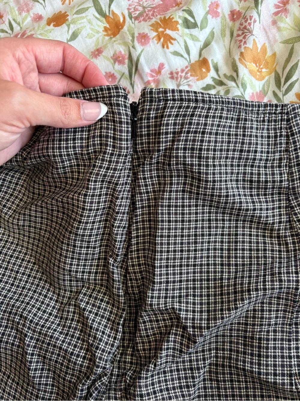 American Eagle NWT Black and White Plaid Skirt Size M - Picture 6 of 7